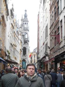 awesome photobomb by some random in a street in Brussels :D