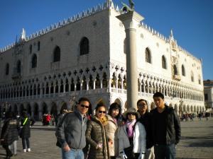 Marco's square..wonder if they played Marco Polo here.. anyways, there's the two fams :)